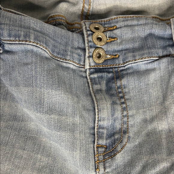 Torrid Light Wash Jeggings - Picture 4 of 10